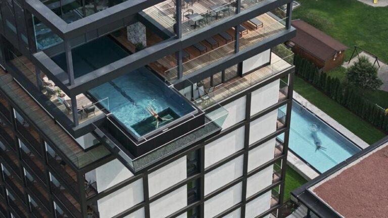 Hotel_Freigold_Sky-Pool+Aussenpool_(c)_Raffael_Portugal.png